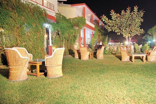 Tiger Safari Resort Савай Мадхопур Екстериор снимка